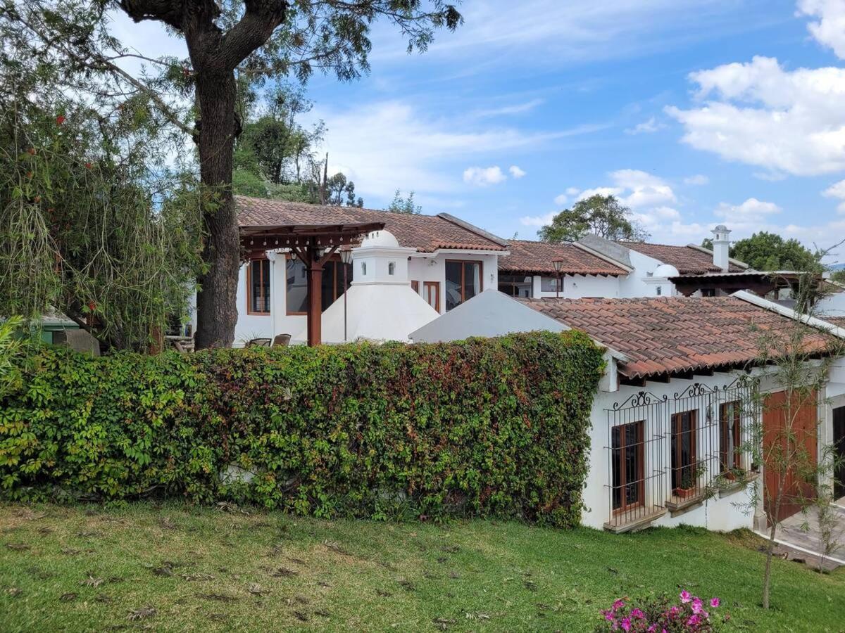 Villa Amplia Casa Antigua Guatemala Con Pergola Y Jardin Exterior foto