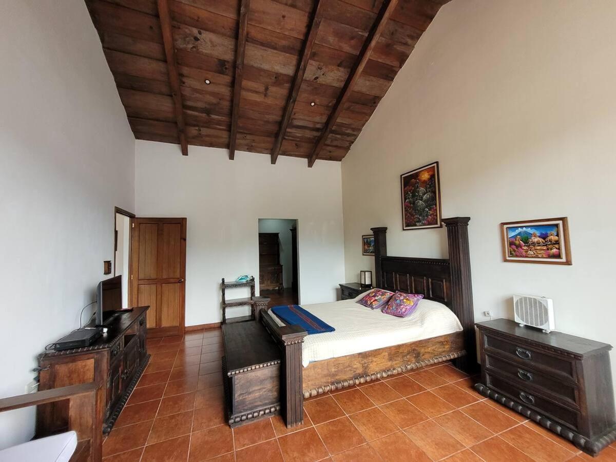 Villa Amplia Casa Antigua Guatemala Con Pergola Y Jardin Exterior foto