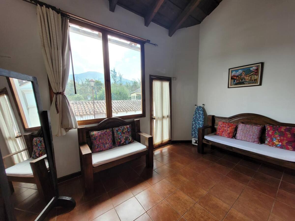 Villa Amplia Casa Antigua Guatemala Con Pergola Y Jardin Exterior foto