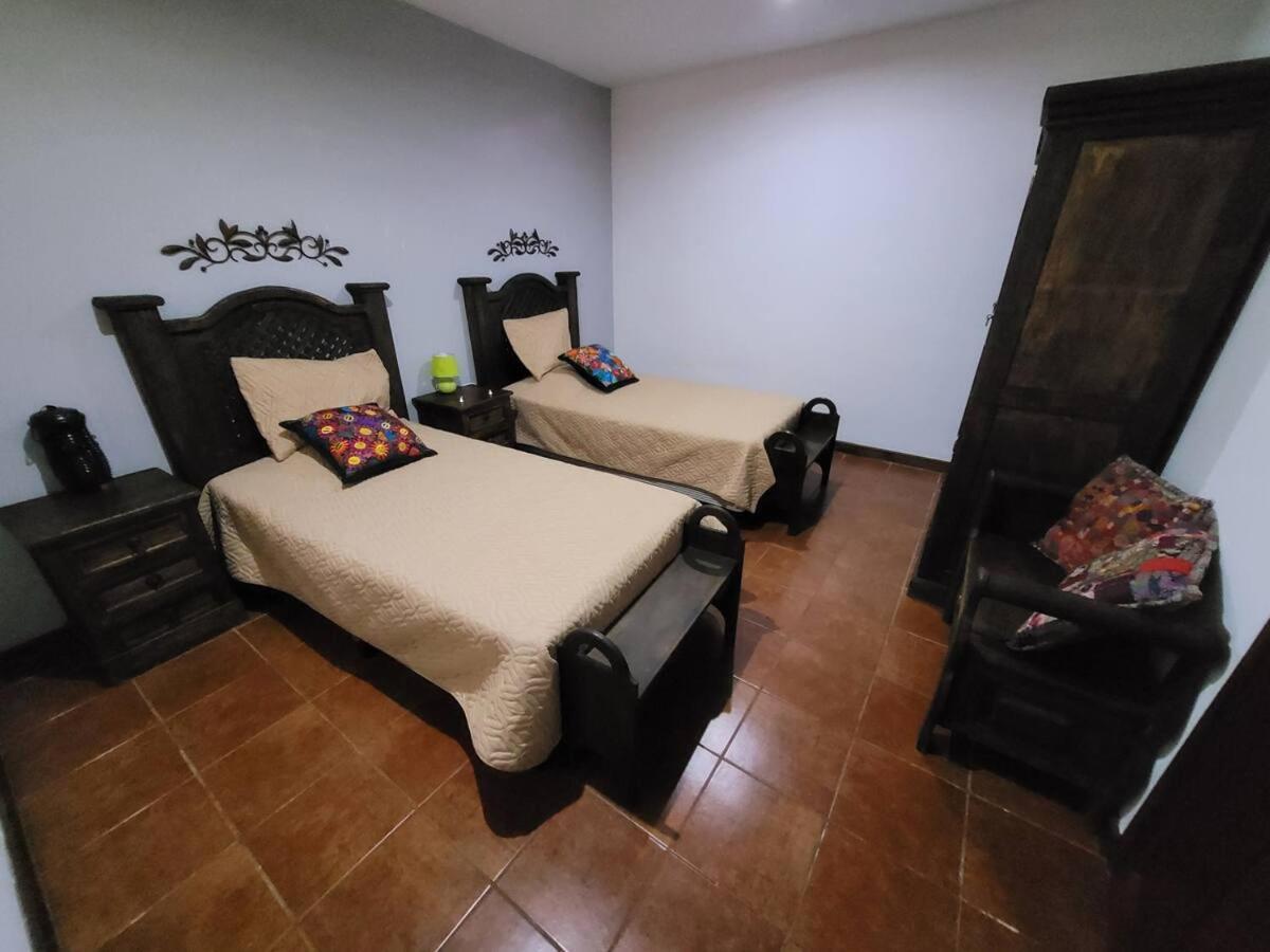 Villa Amplia Casa Antigua Guatemala Con Pergola Y Jardin Exterior foto